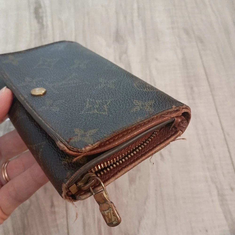 LOUIS VUITTON Monogram Porte Monnaie Billets Tresor Wallet